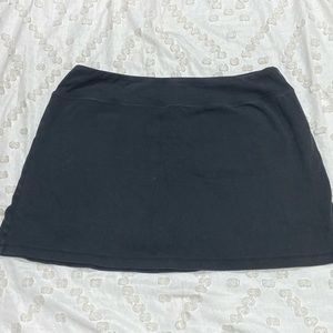Short multi use skirt- unknown brand- size M- color black